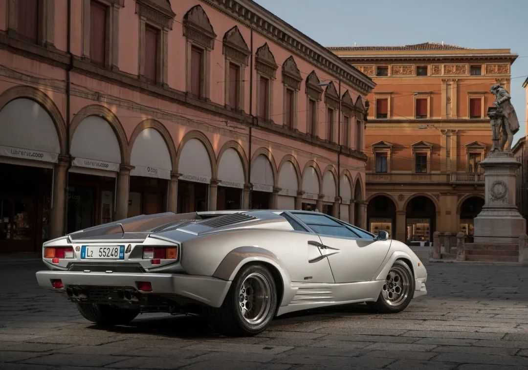 Lamborghini Countach: The Wedge-Shaped Masterpiece That Stole the World's Breath